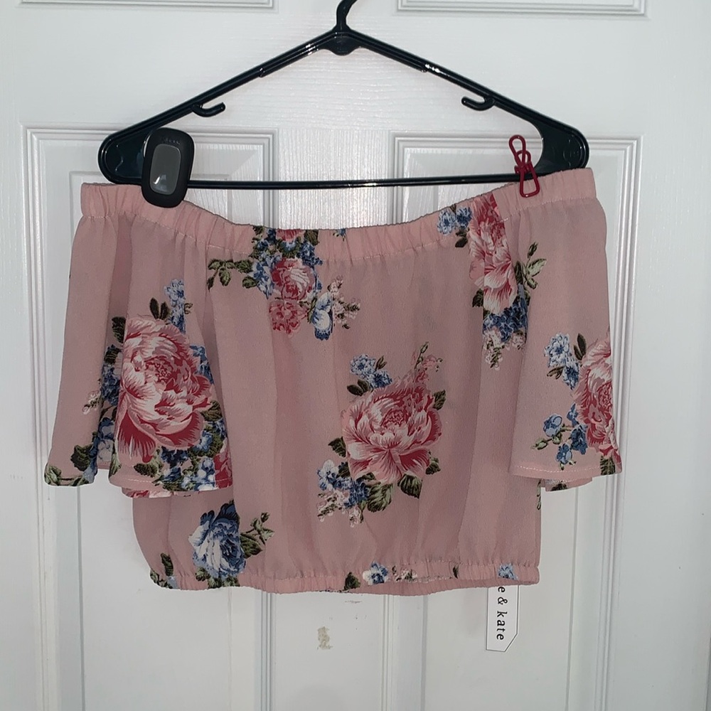 *Never worn* Off the shoulders floral top